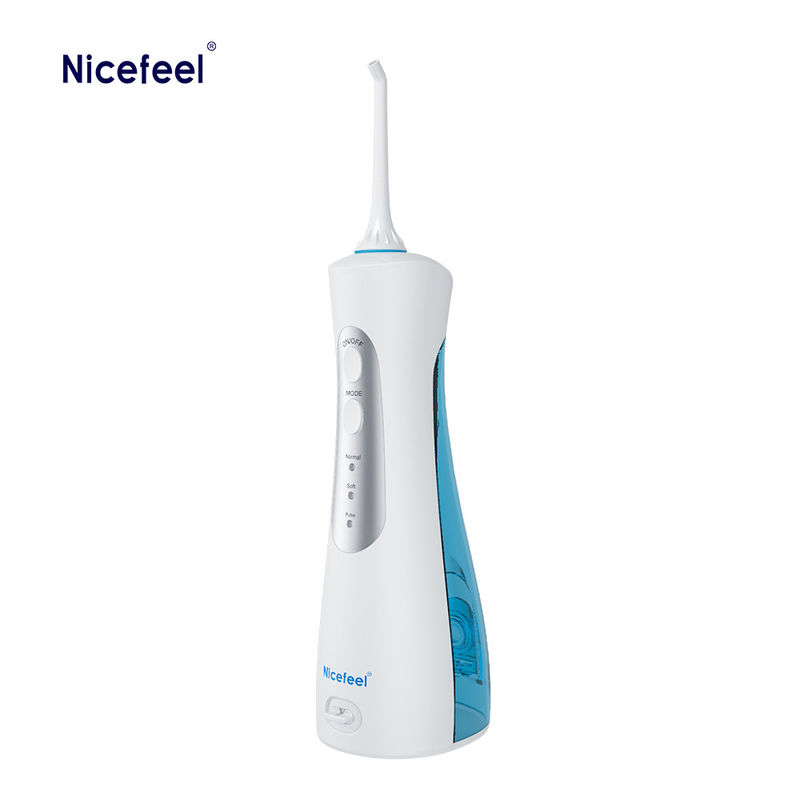 Το άσπρο έξυπνο νερό Flosser χρώματος 150ml με τα δόντια καθαρίζει την αεριωθούμενη άκρη